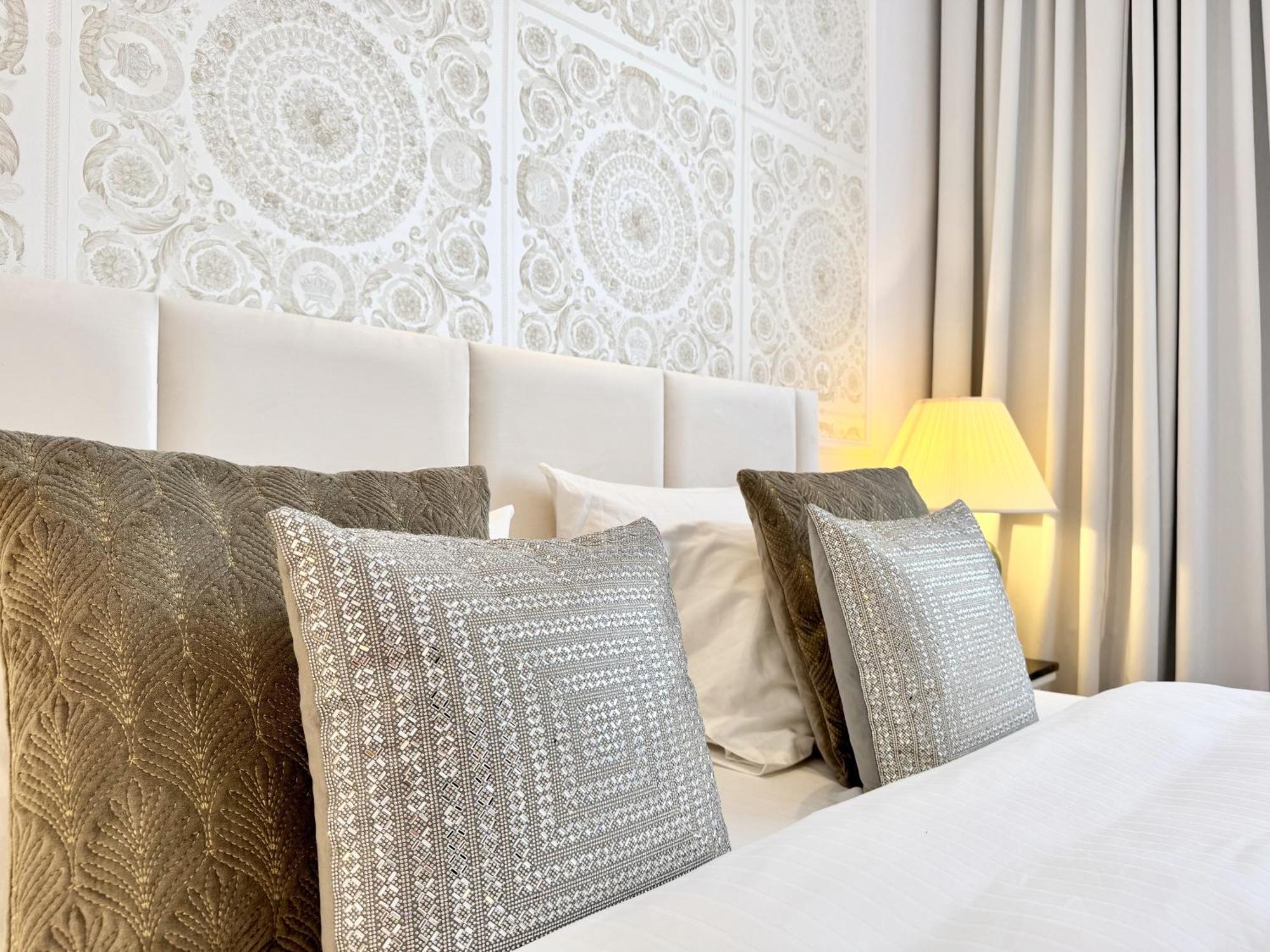 Mondrian Luxury Suites Unesco Old Town Varsó Szoba fotó